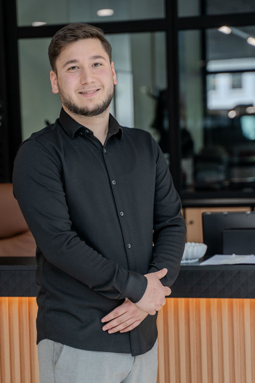 Ceyhun Özdemir – Automobilkaufmann, ECC Hamburg