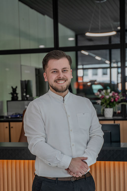 Laurin Dezdari – Automobilkaufmann, ECC Hamburg